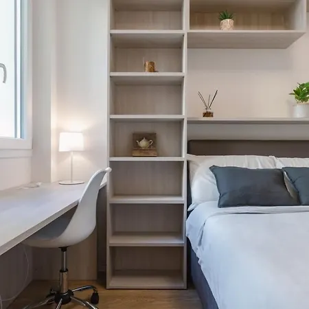 Steps From Station Single With Shared Bath Appartement