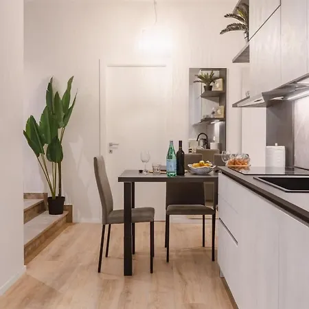 Steps From Station Single With Shared Bath *