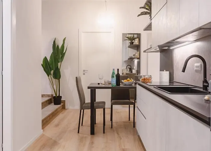 Steps From Station Single With Shared Bath *