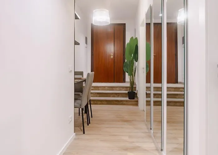 Steps From Station Single With Shared Bath Firenze