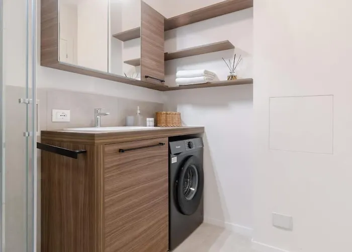Appartamento Steps From Station Single With Shared Bath *