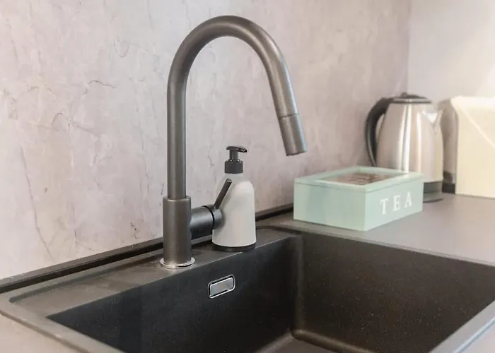Appartamento Steps From Station Single With Shared Bath *
